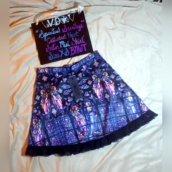 🕷 Widow: Spiritual Sacrilege Cathedral Print Satin Mini Skirt, Size XS, BNWT - Picture 7 of 16